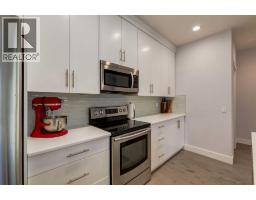 2pc Bathroom - 1, 306 12 Avenue Ne, Calgary, AB T2E1A4 Photo 8