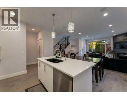 4pc Bathroom - 1, 306 12 Avenue Ne, Calgary, AB T2E1A4 Photo 9