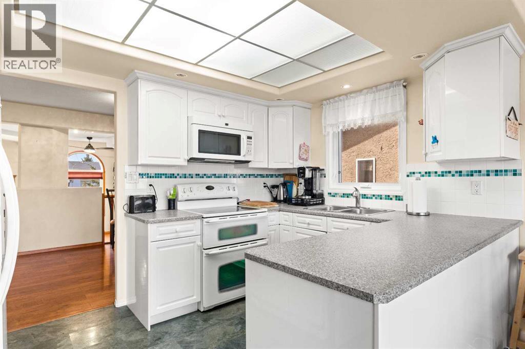4638 52 Avenue S - 8