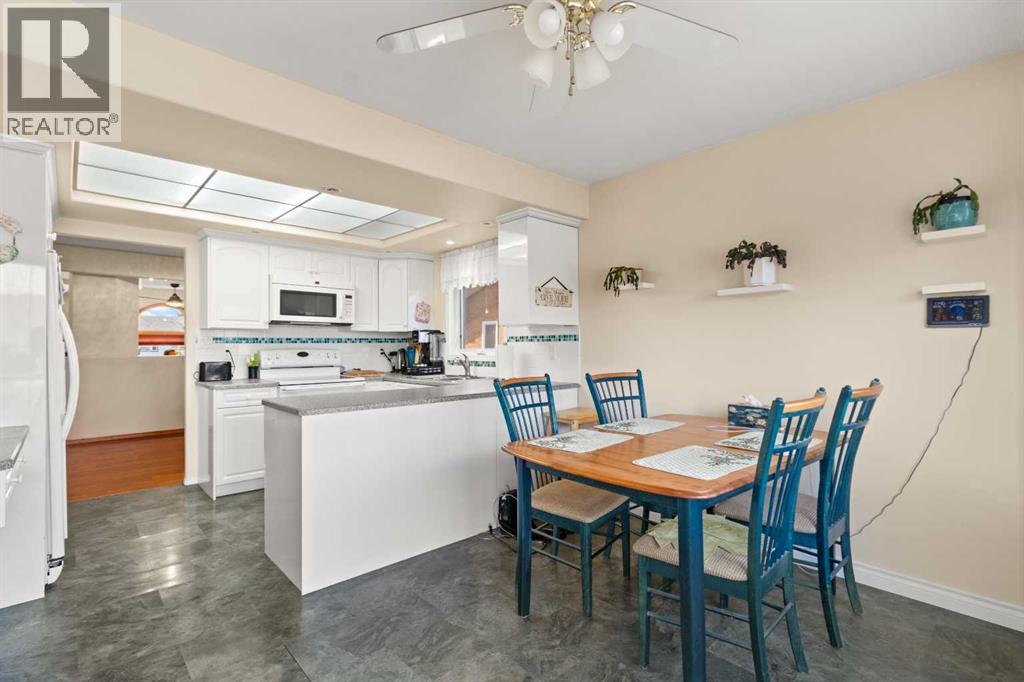 4638 52 Avenue S - 11