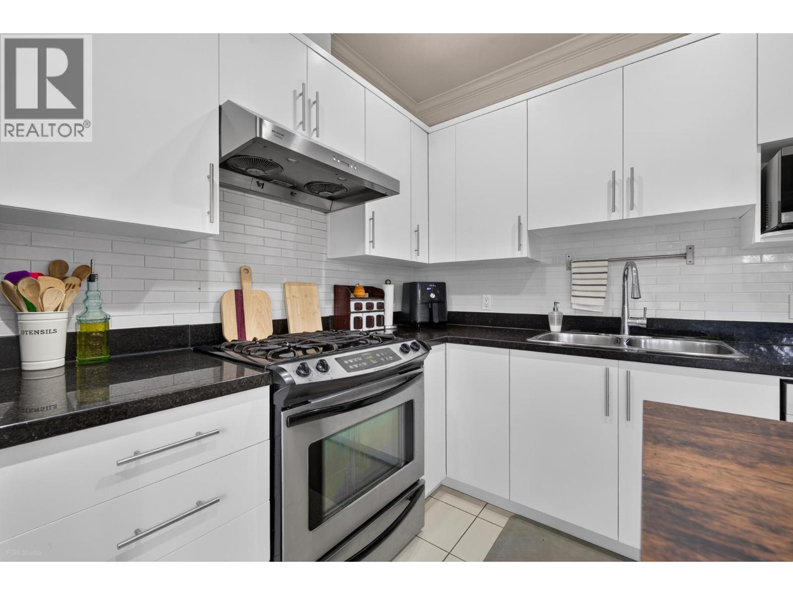 11 9051 BLUNDELL ROAD, Richmond - Image 1