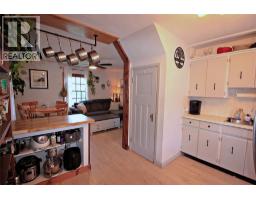Kitchen - 865 Kipling Street, Warfield, BC V1R2A5 Photo 6