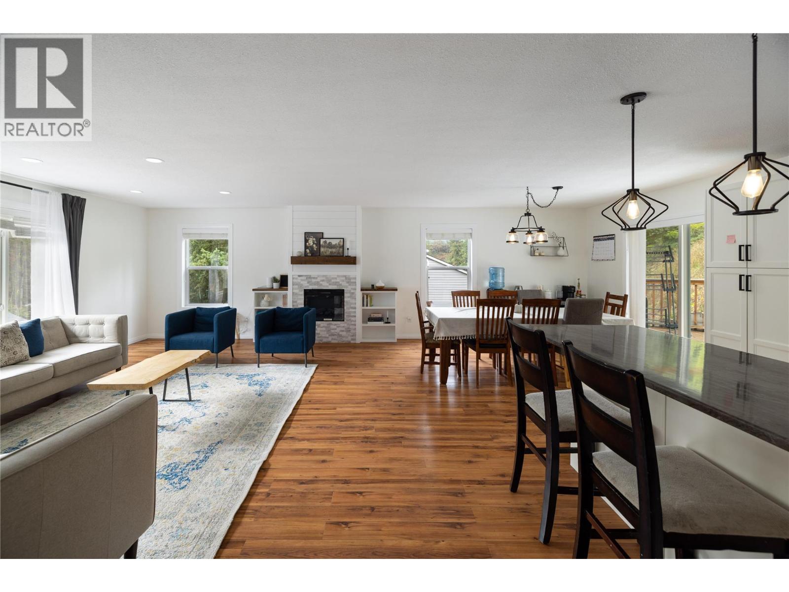 3945 Highland Park Crescent - 13