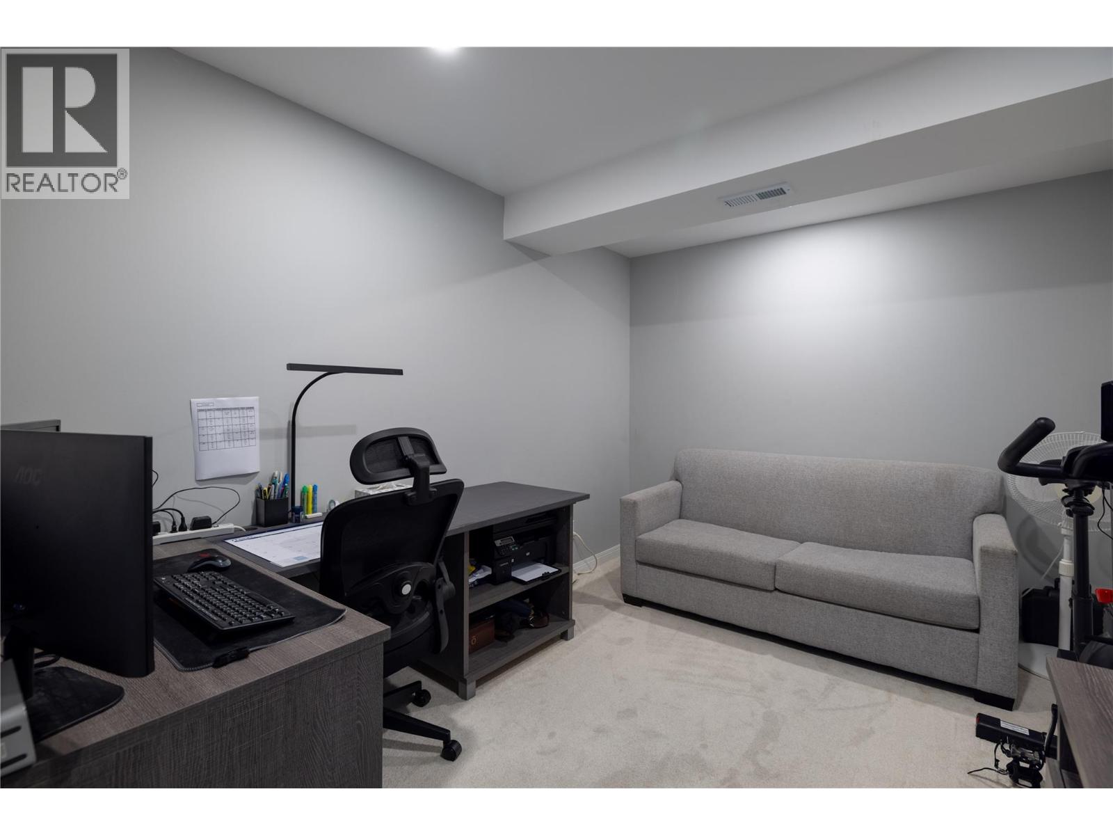 3945 Highland Park Crescent - 31