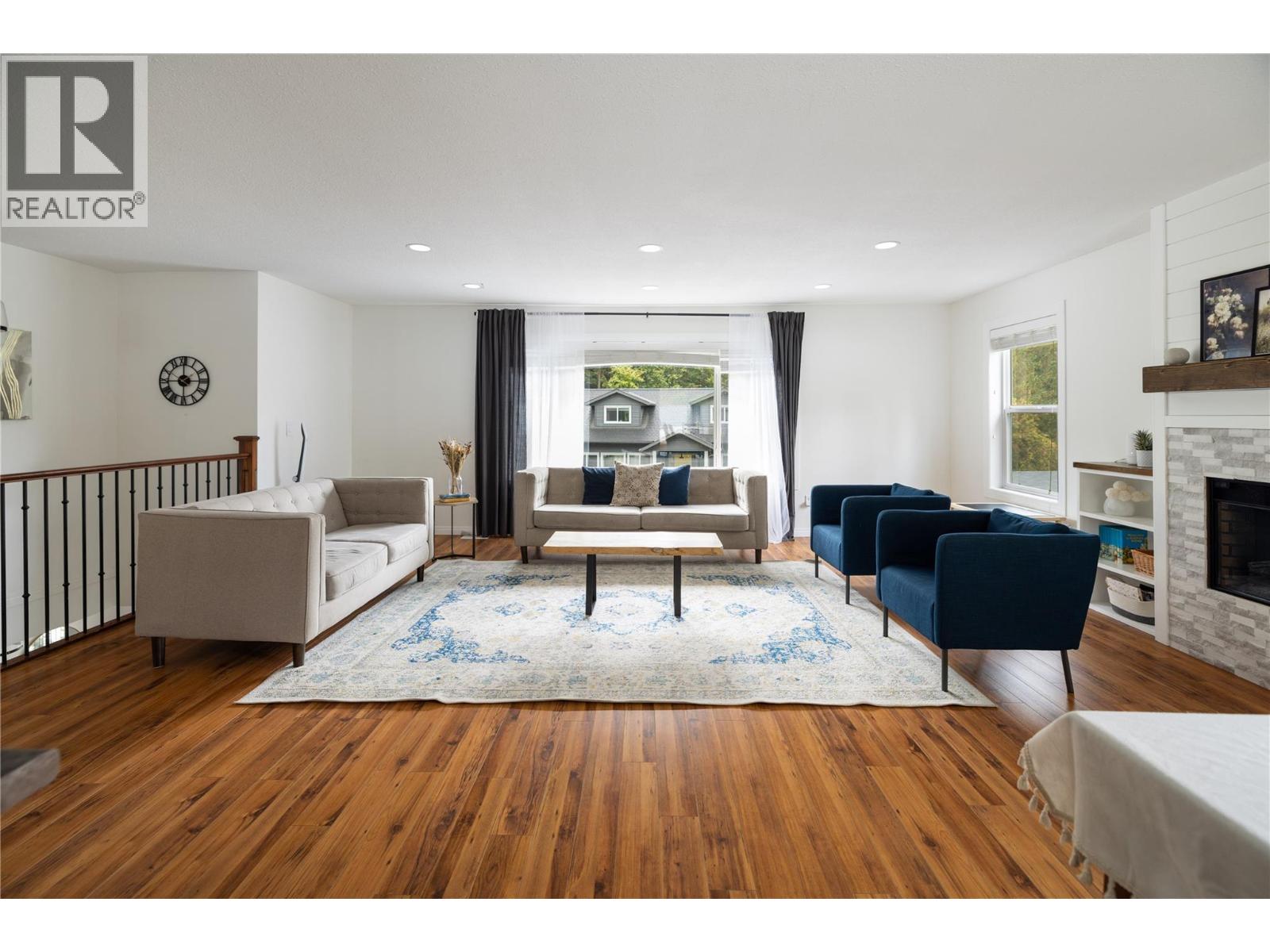 3945 Highland Park Crescent - 14