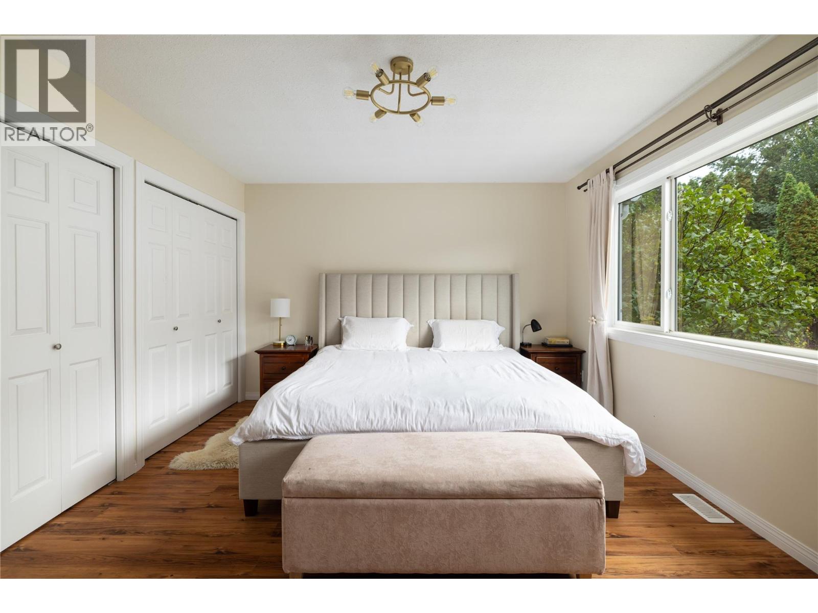 3945 Highland Park Crescent - 22