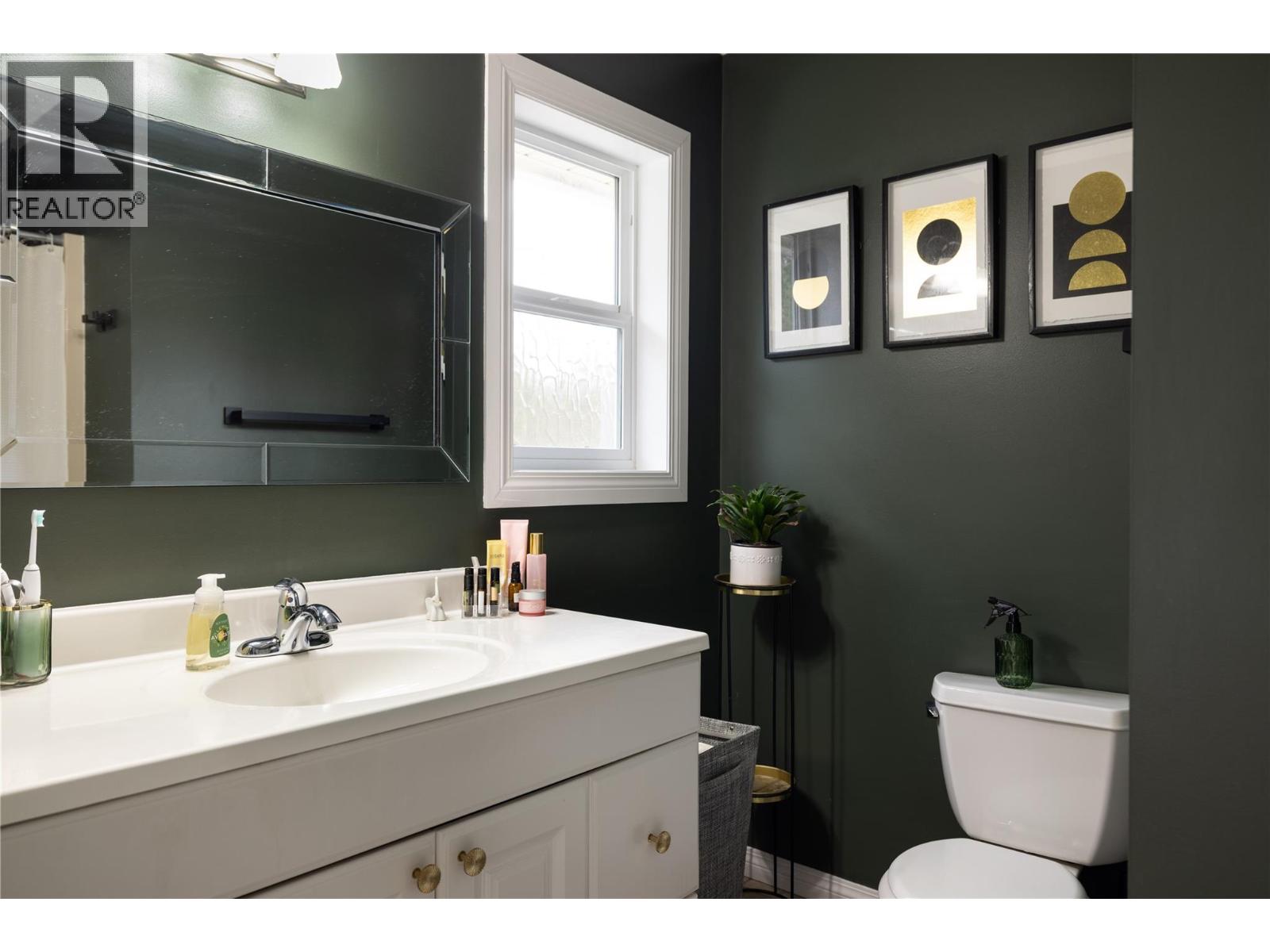 3945 Highland Park Crescent - Image 24