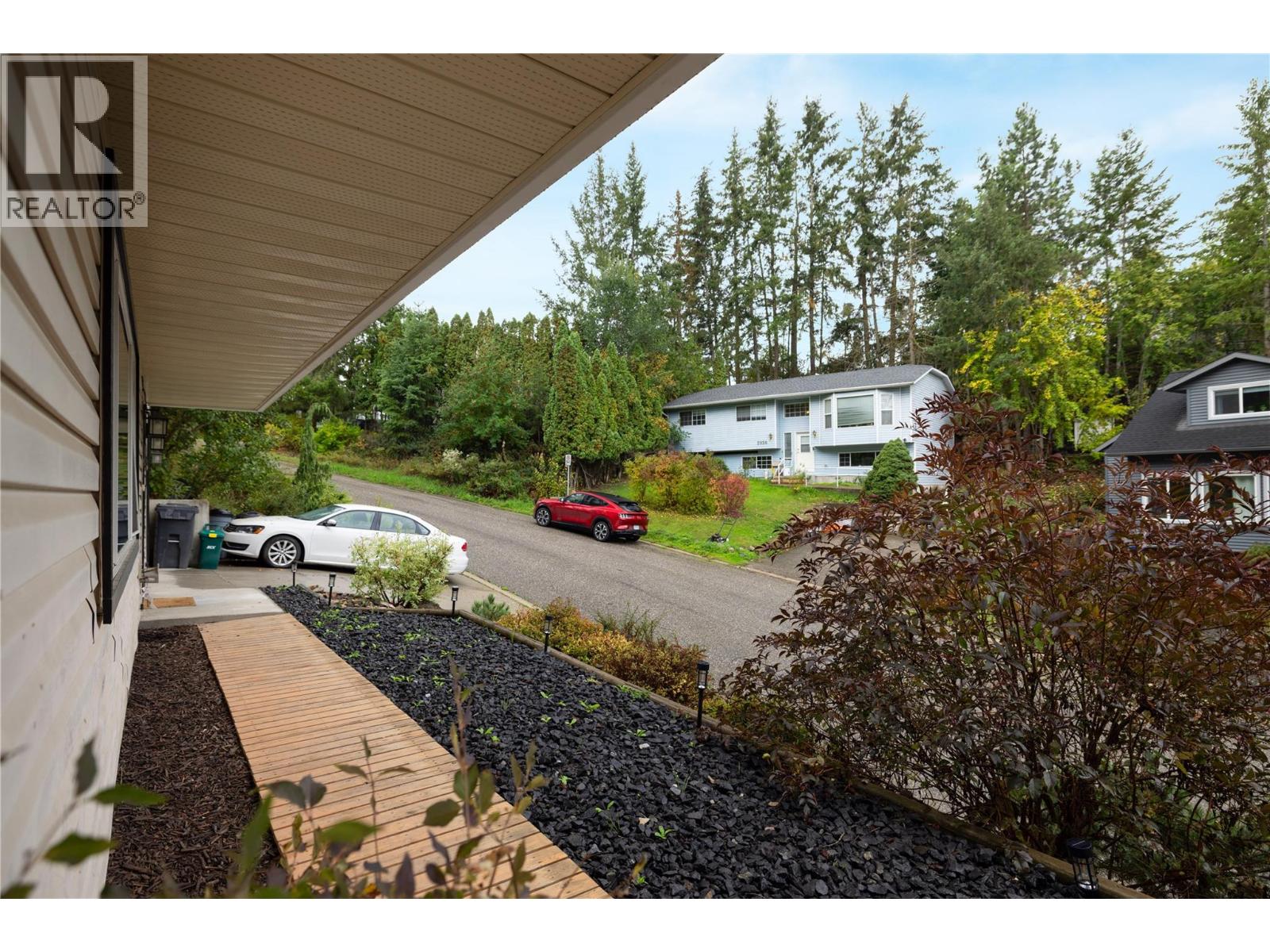 3945 Highland Park Crescent - Image 4
