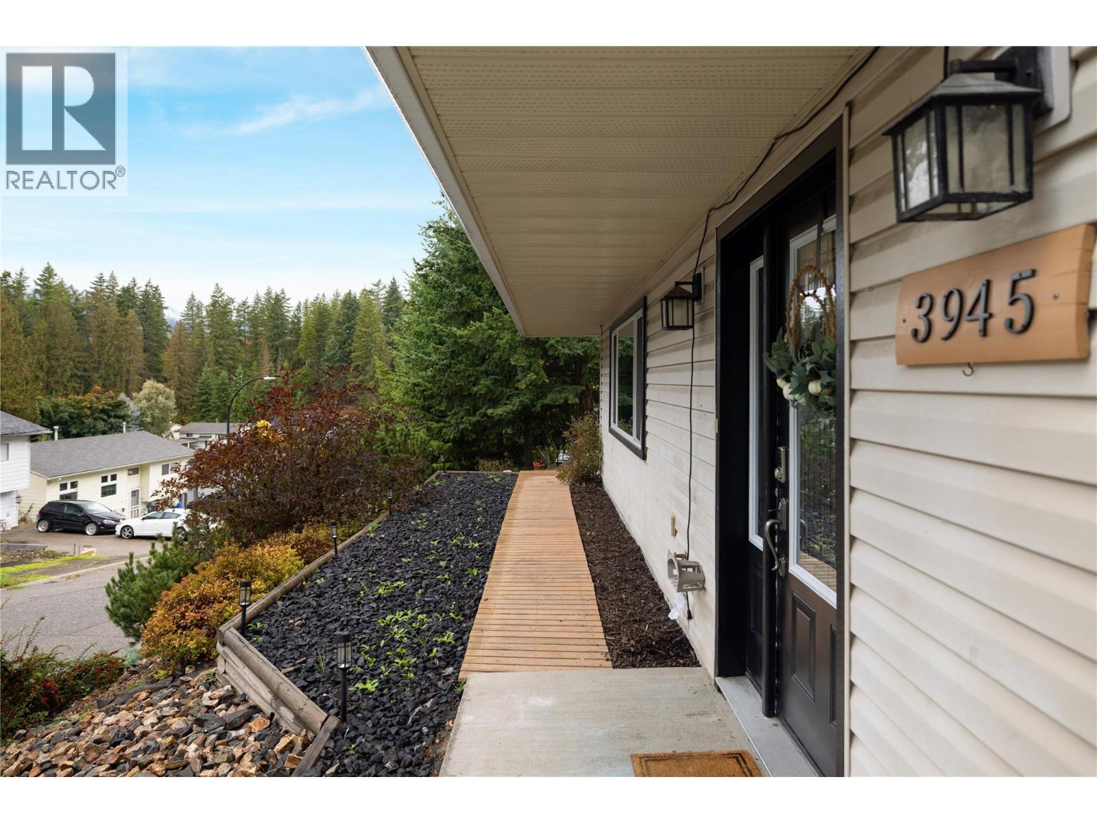 3945 Highland Park Crescent - 10