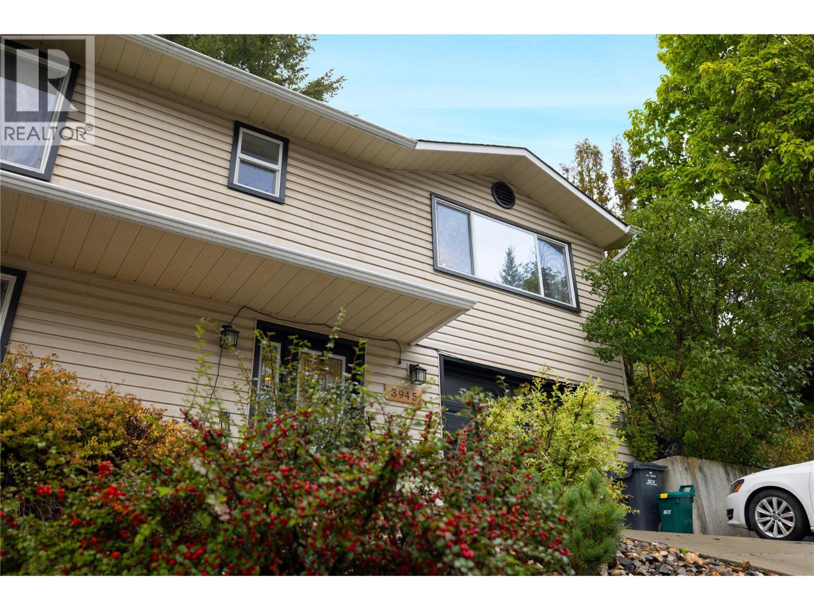 3945 Highland Park Crescent - Image 3