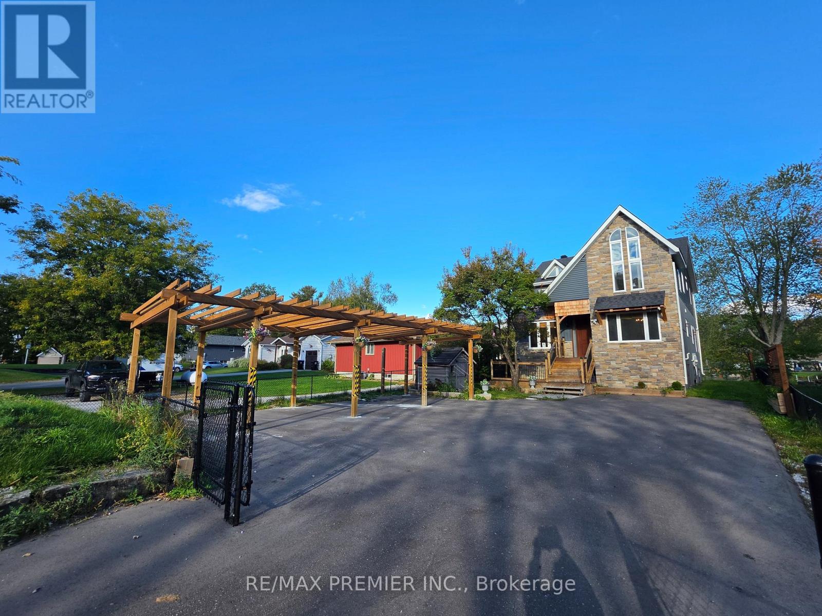 1651 Peninsula Point Road, Severn, ON photo 2