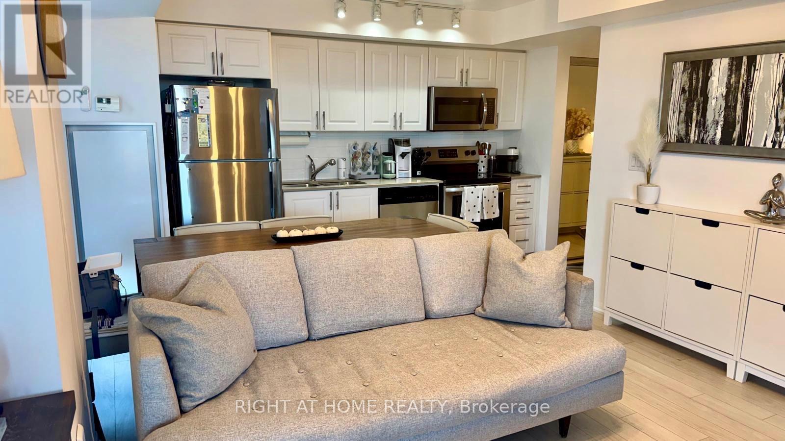 3091 Dufferin Street — photo 14