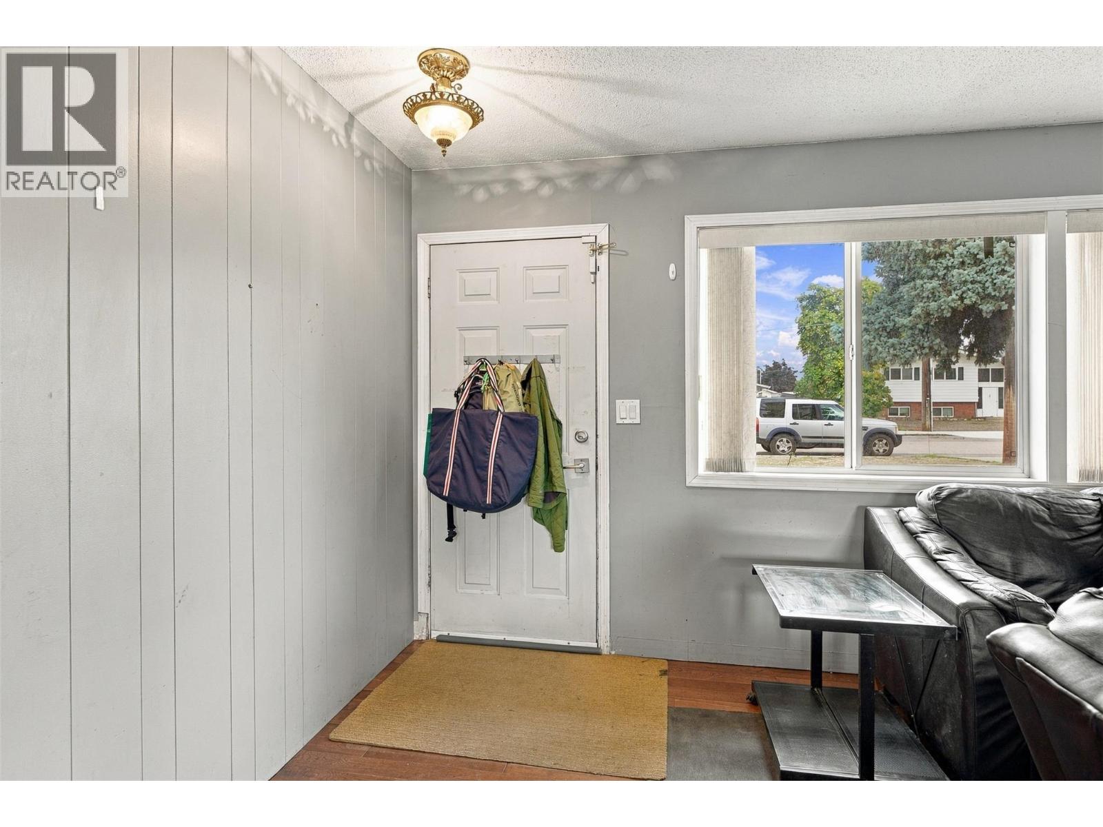 1495 Cornwall Road - 6