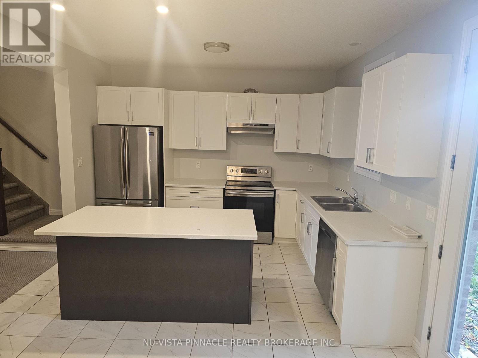 2039 CEDARPARK DRIVE, London North (North D) — photo 4