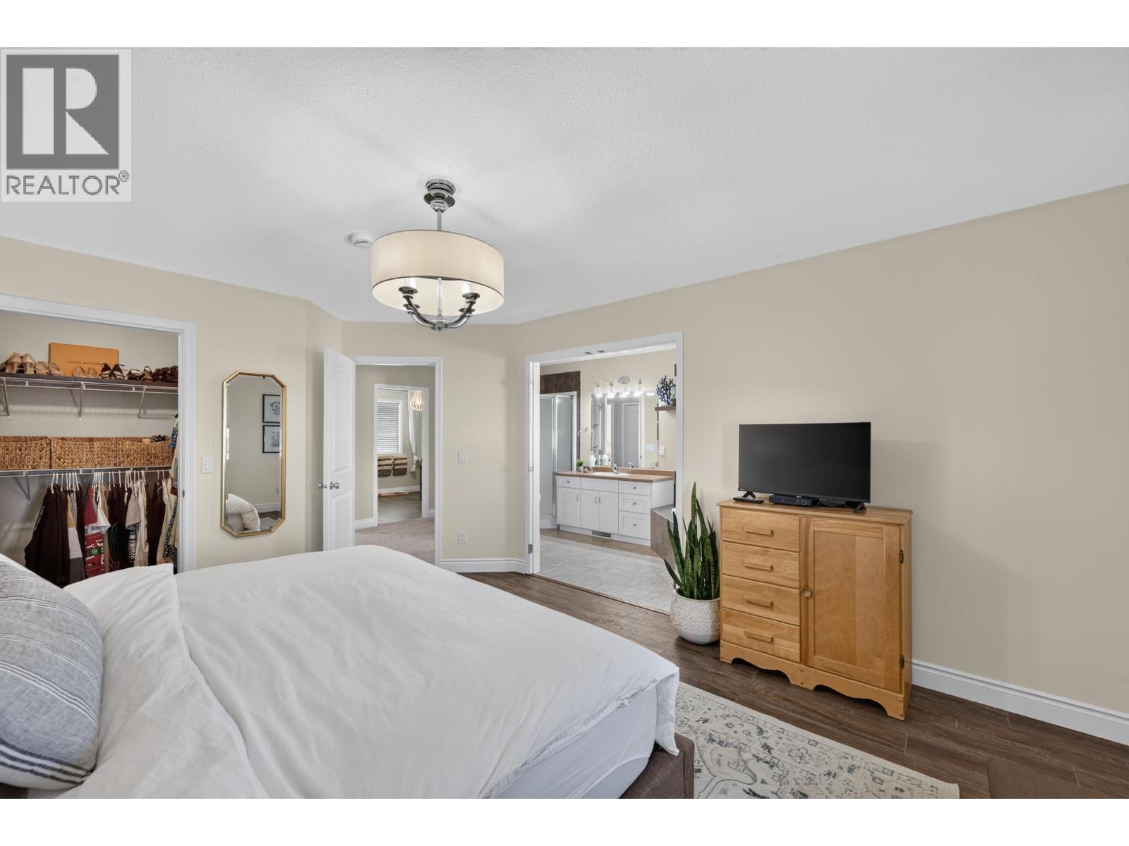 8715 114 AVENUE - 22