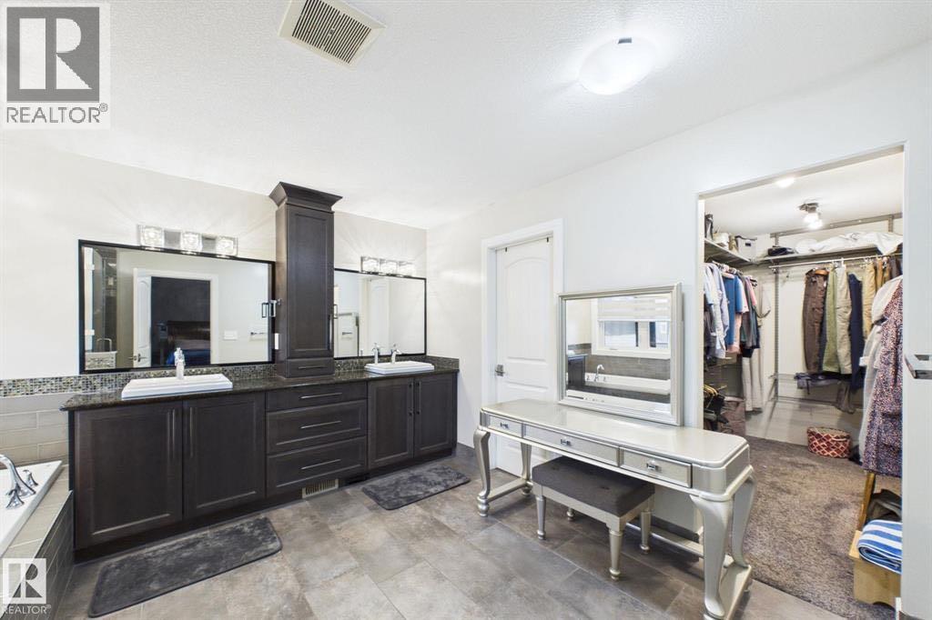Listing photo – 48 Lundberg Crescent, Red Deer