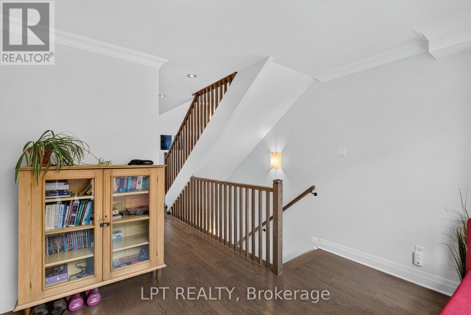 348 RAVENHILL AVENUE E - Image 19