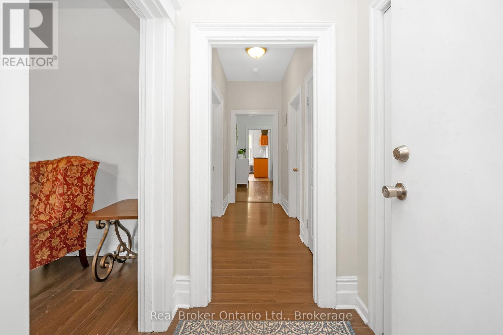 117 FAIRLEIGH AVENUE S - 4