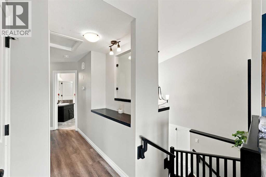 Listing photo – 186 Robinson Avenue, Penhold