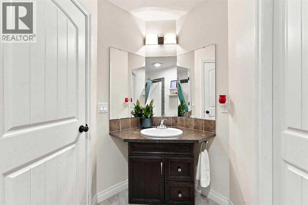Listing photo – 186 Robinson Avenue, Penhold