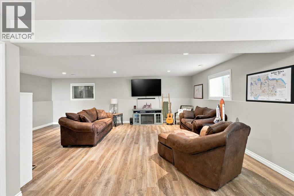 Listing photo – 186 Robinson Avenue, Penhold