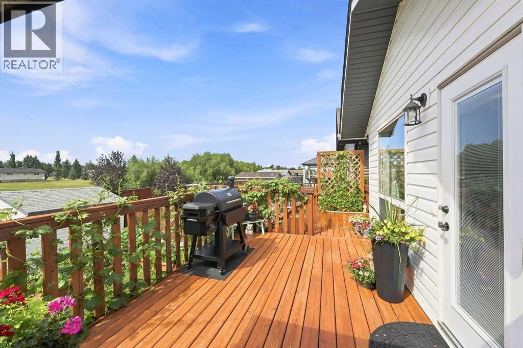 Listing photo – 186 Robinson Avenue, Penhold