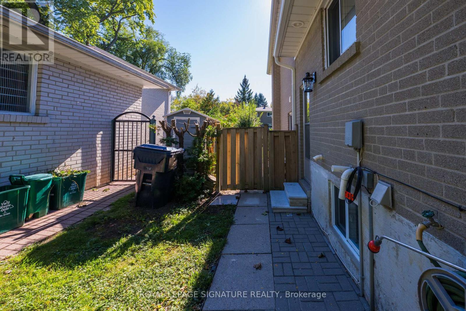 8 Bellbury Crescent, Toronto, ON photo 10