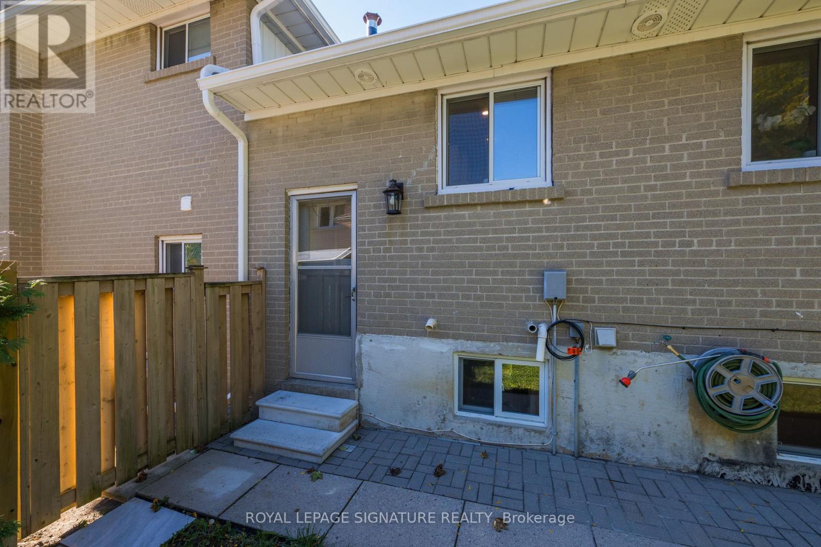 8 Bellbury Crescent, Toronto, ON photo 11