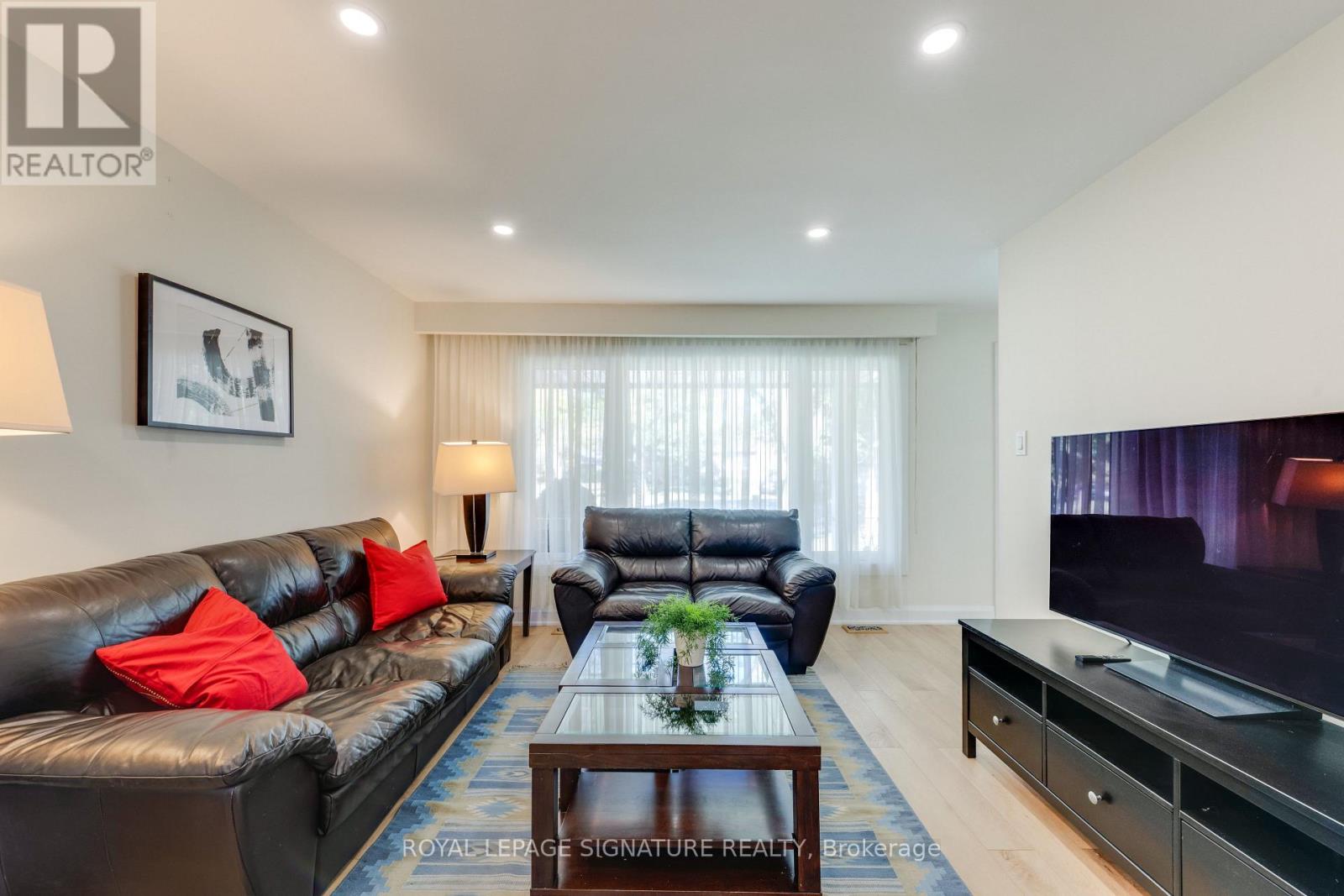 8 Bellbury Crescent, Toronto, ON photo 13