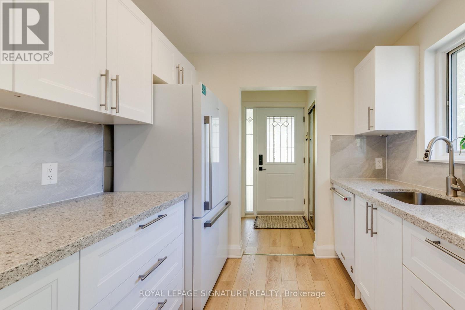 8 Bellbury Crescent, Toronto, ON photo 17