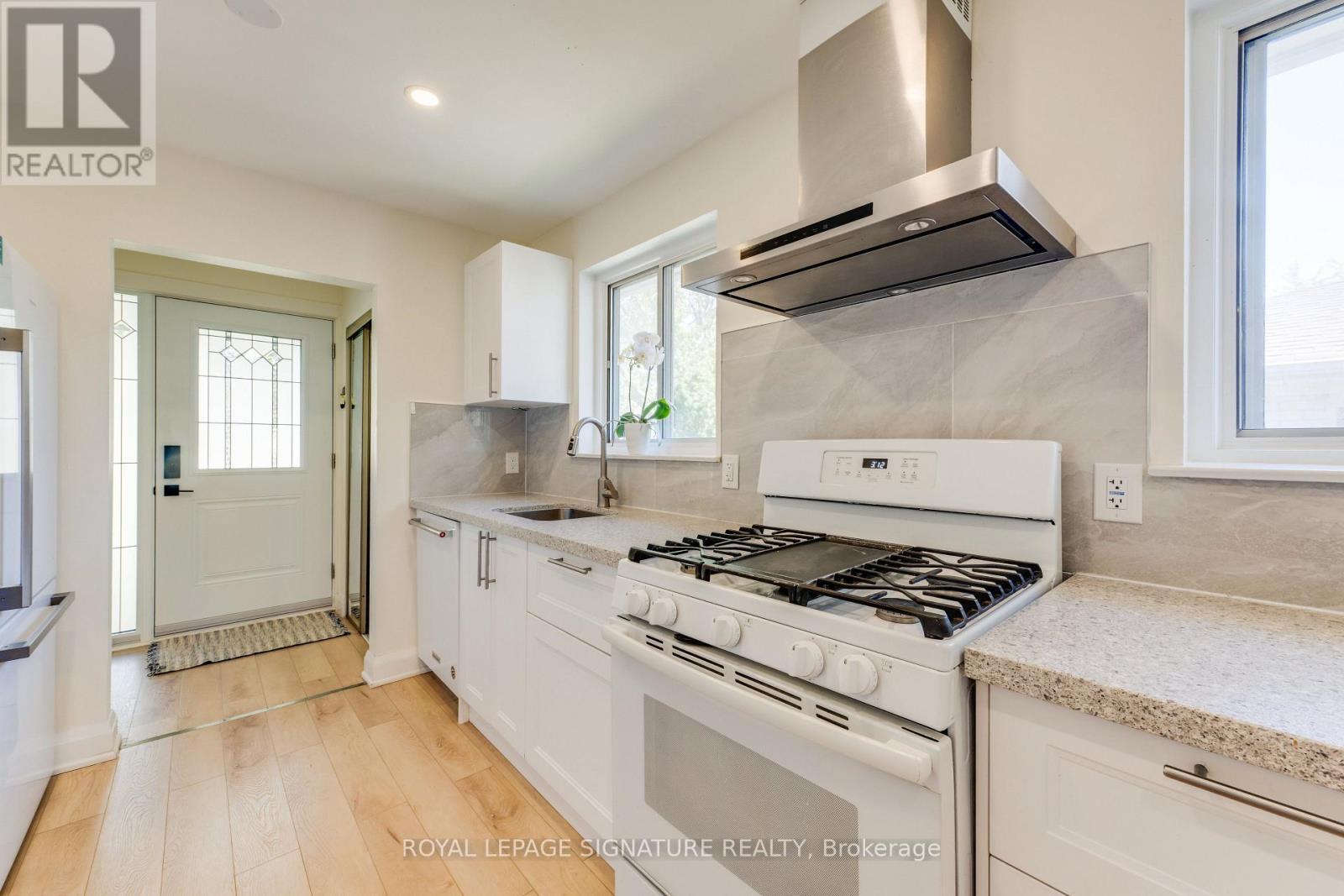 8 Bellbury Crescent, Toronto, ON photo 18
