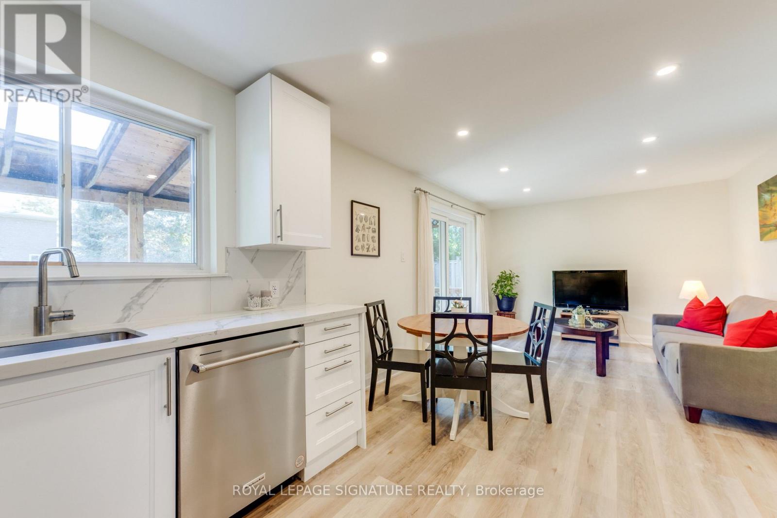 8 Bellbury Crescent, Toronto, ON photo 32