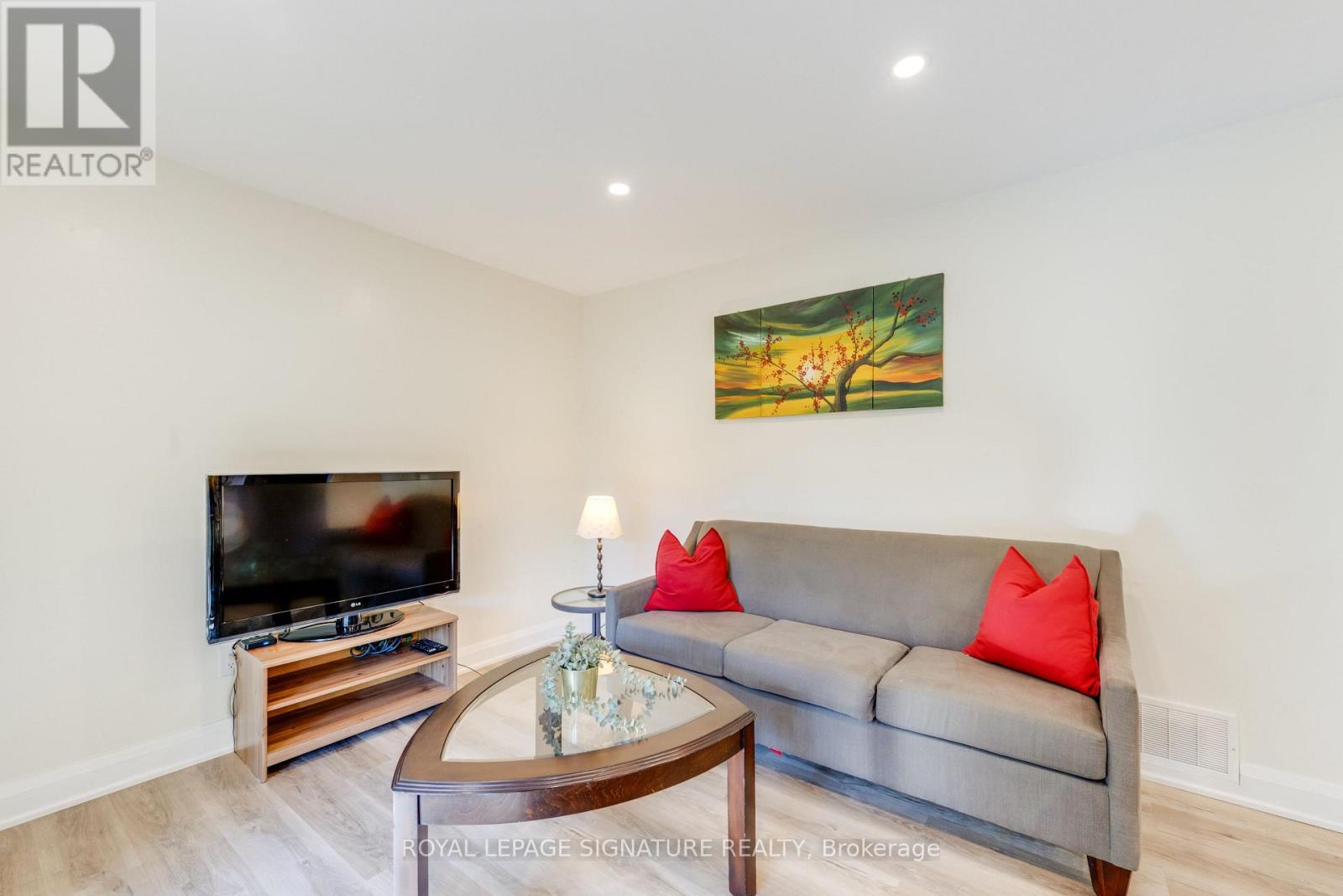 8 Bellbury Crescent, Toronto, ON photo 35