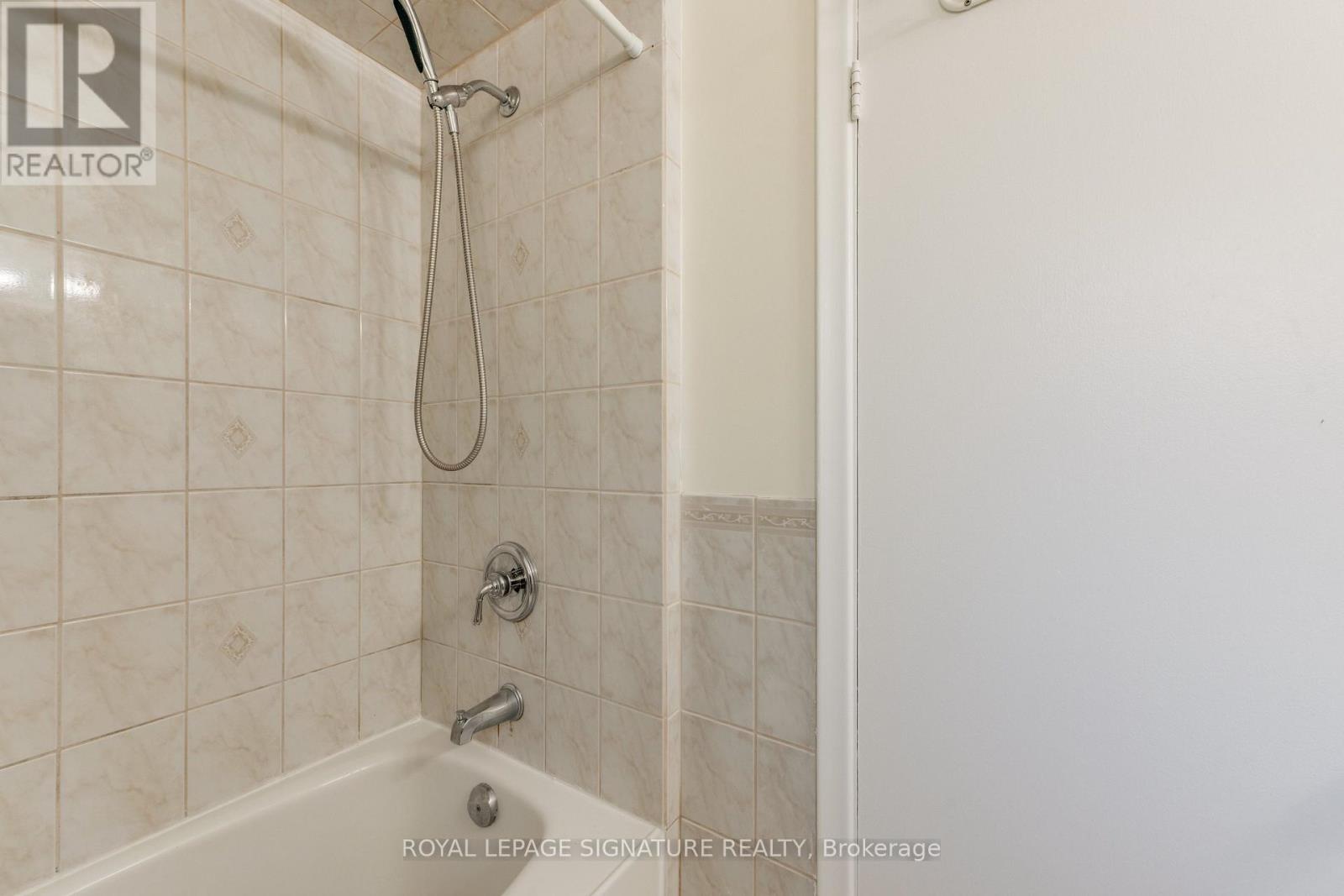 8 Bellbury Crescent, Toronto, ON photo 38