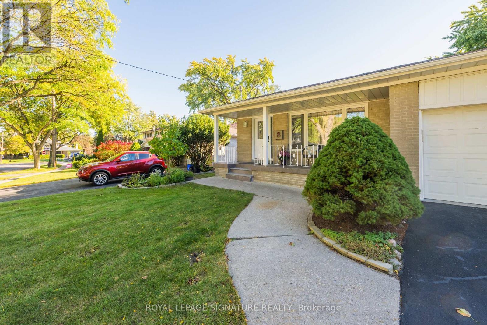 8 Bellbury Crescent, Toronto, ON photo 47