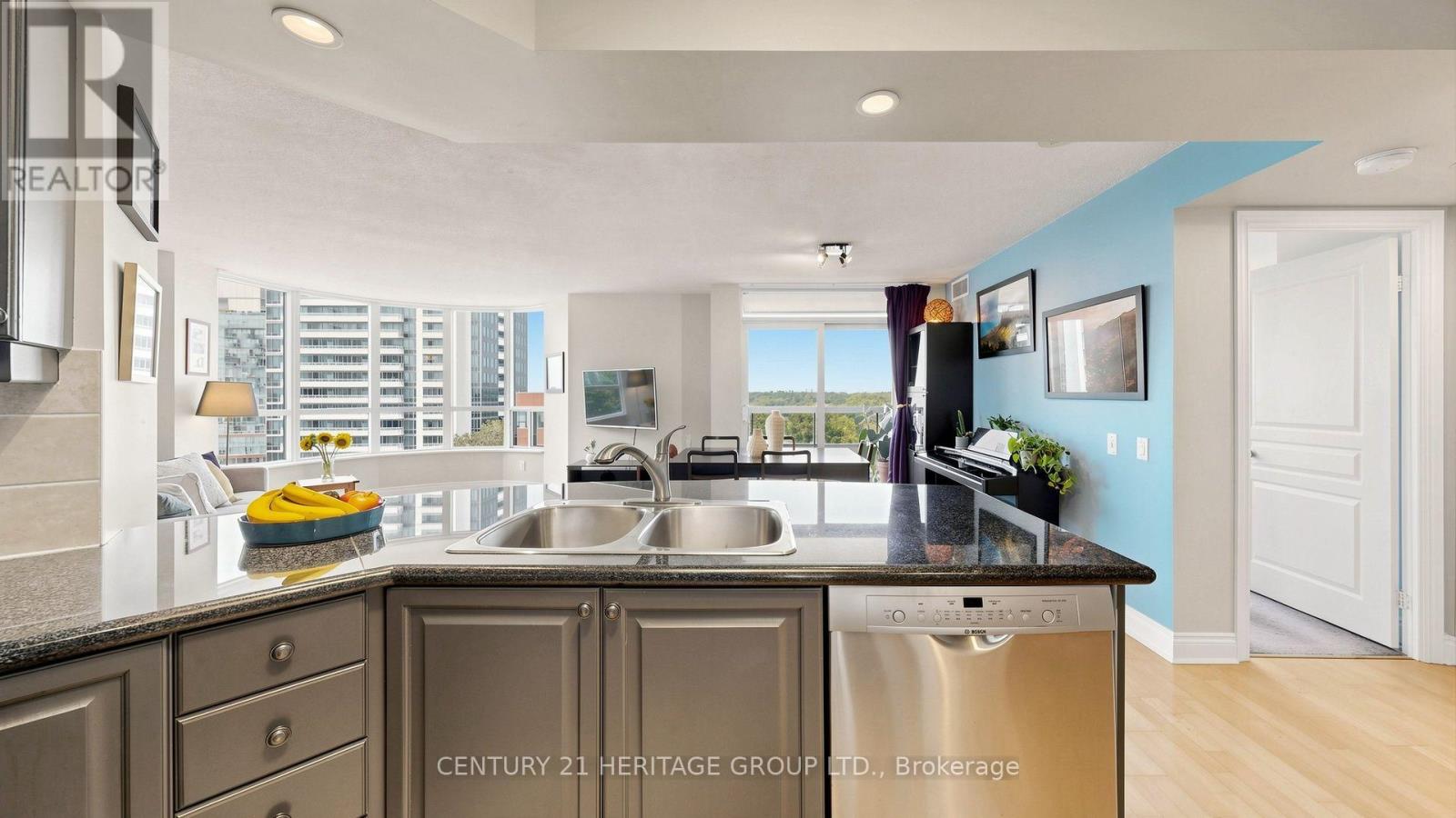 #602 5 NORTHTOWN WAY - 20