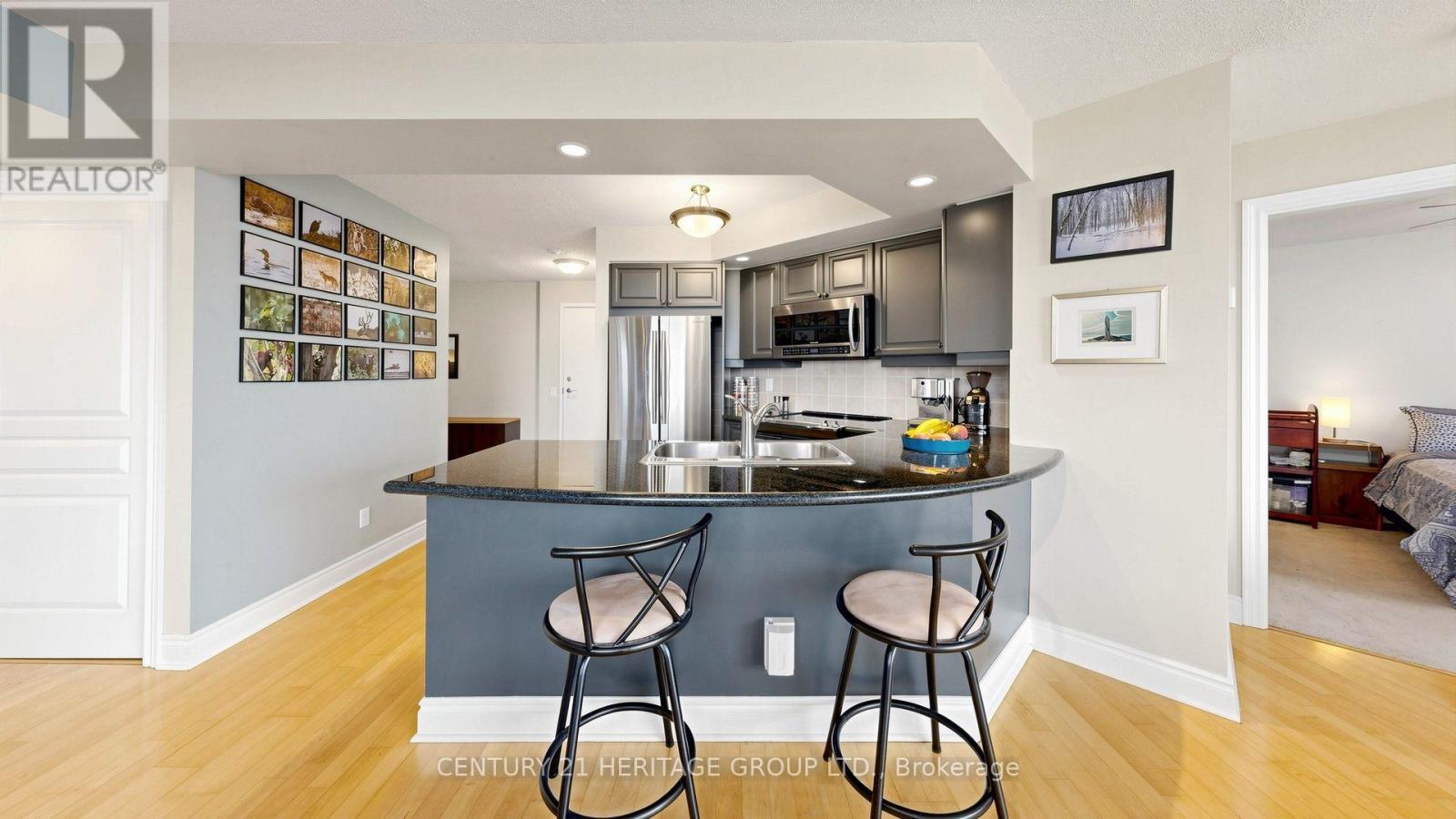 #602 5 NORTHTOWN WAY - 22