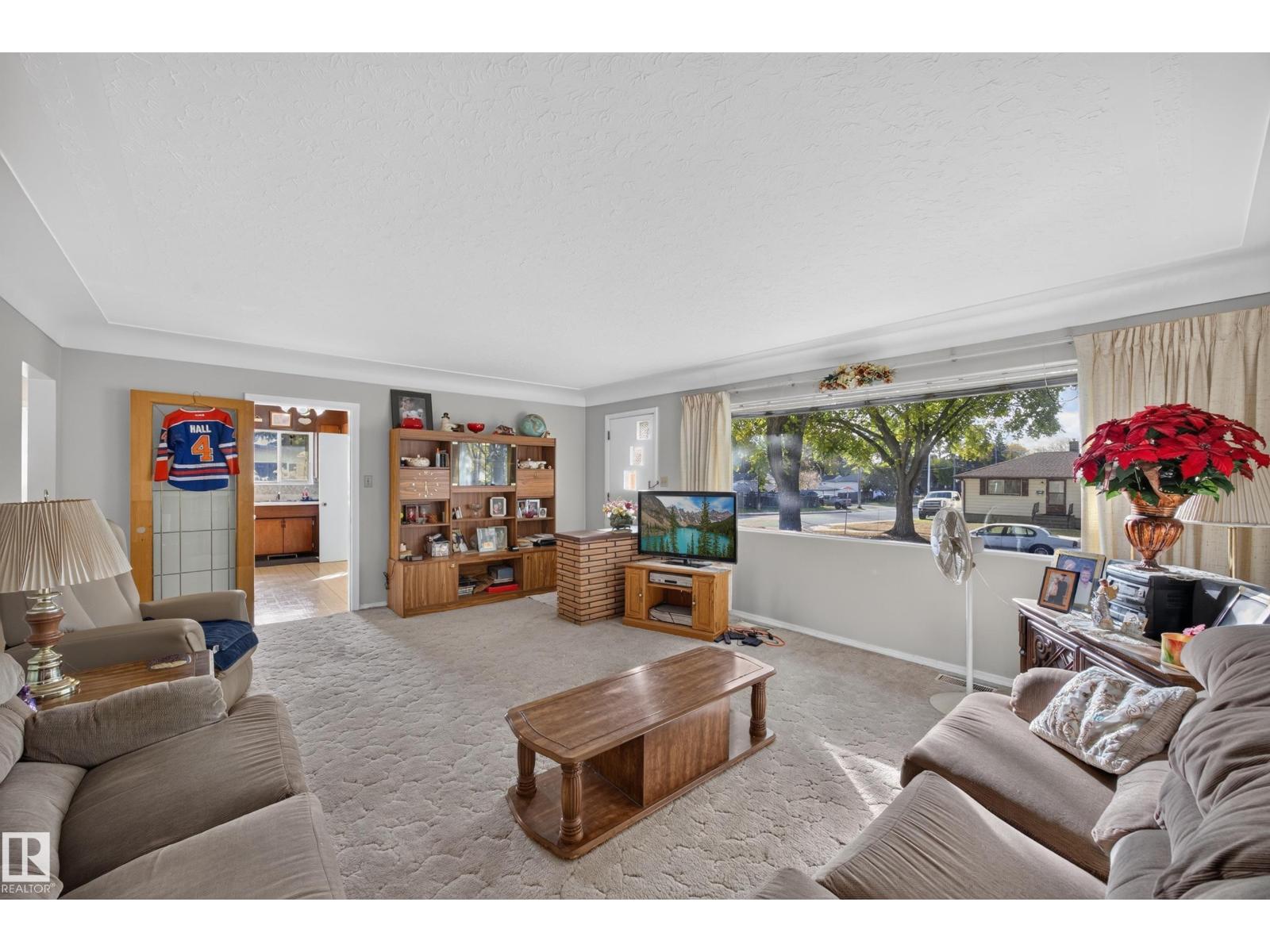4402 116 AV NW - 8