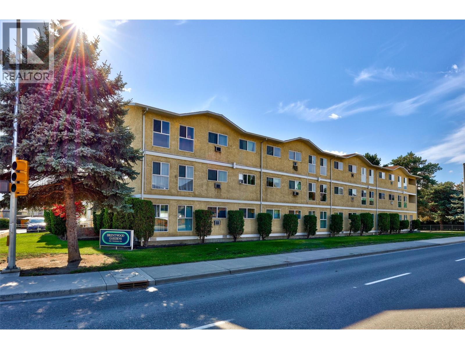 #106 1525 Tranquille Road - 1