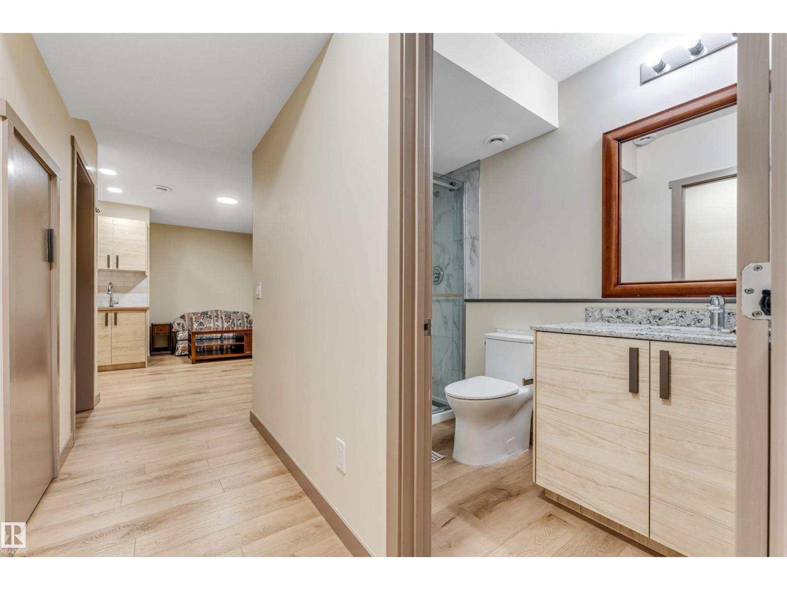 425 41 ST SW - 42