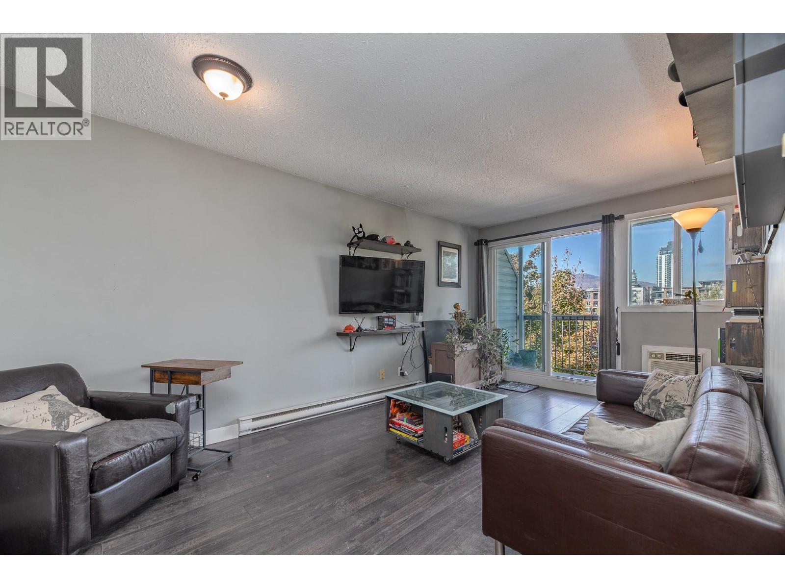 #305 625 Rowcliffe Avenue - 2