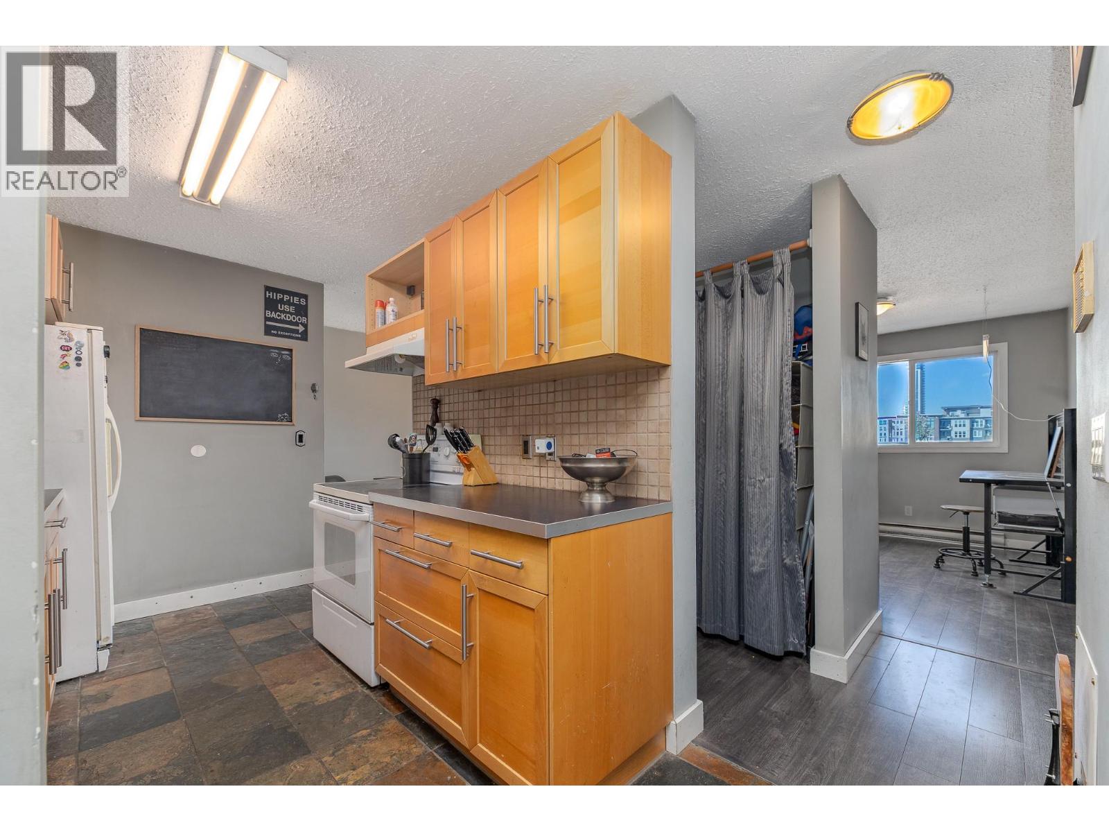 #305 625 Rowcliffe Avenue - 8