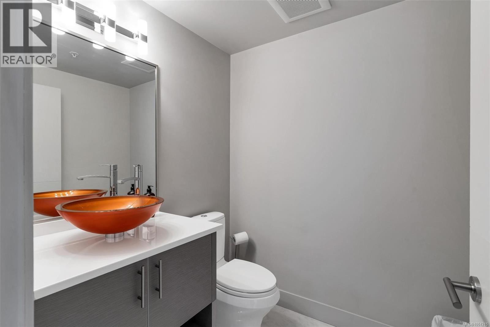 #2 834 Johnson St - Image 14