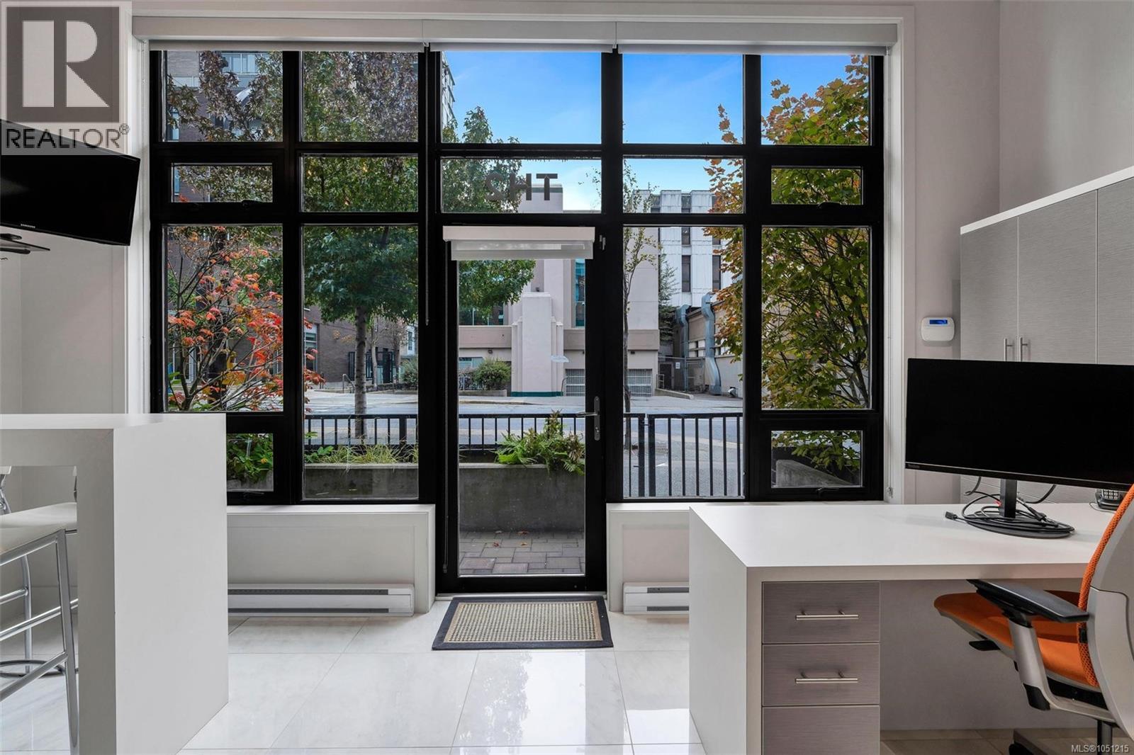 #2 834 Johnson St - 6
