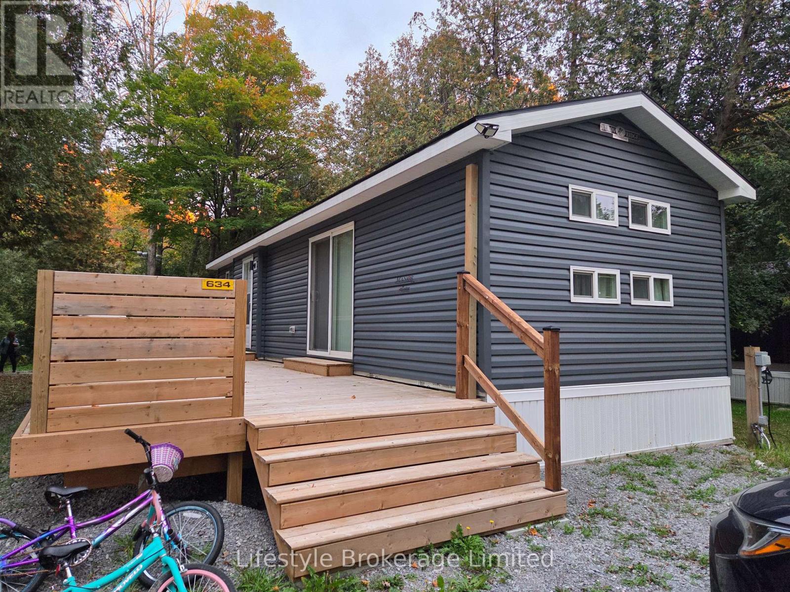 634 Blueberry Lane, Scugog, ON photo 1