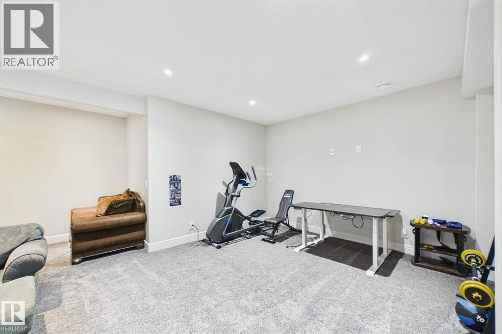 48 Lundberg Crescent - 36