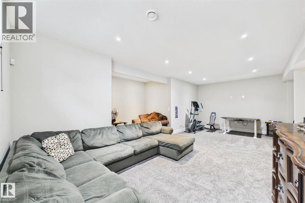 48 Lundberg Crescent - 37