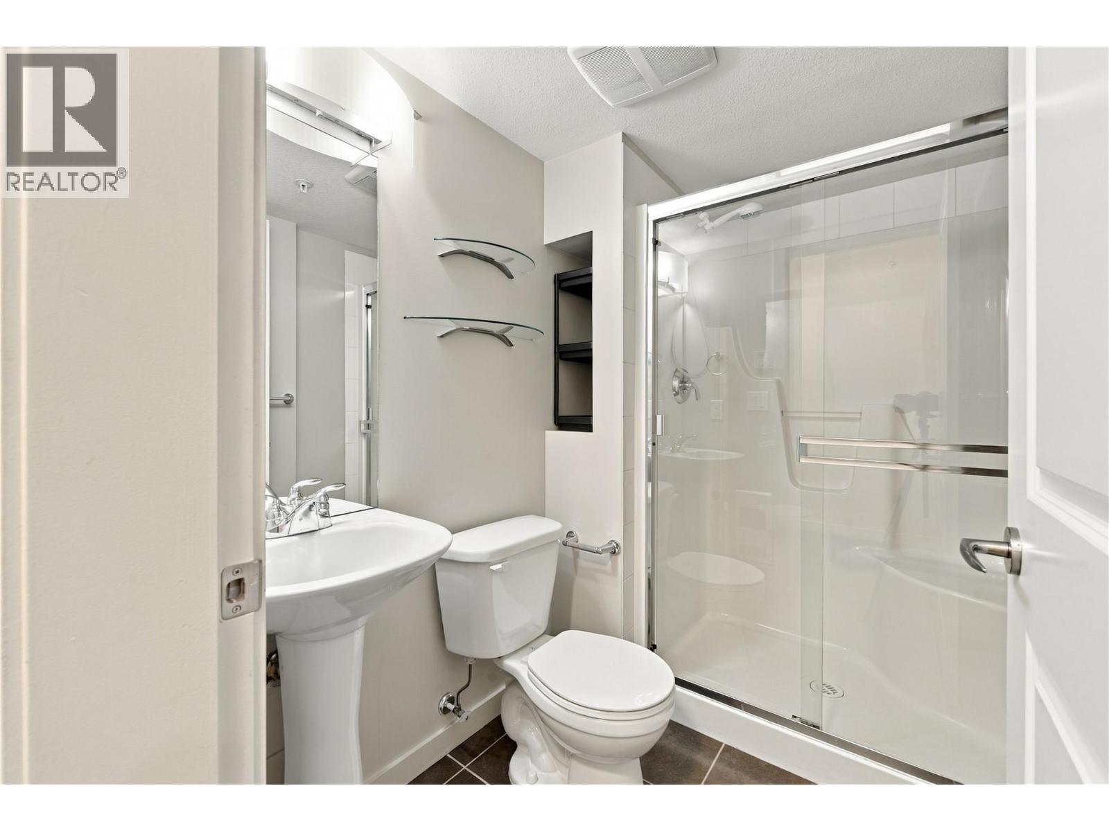 #412 563 Yates Road - 22