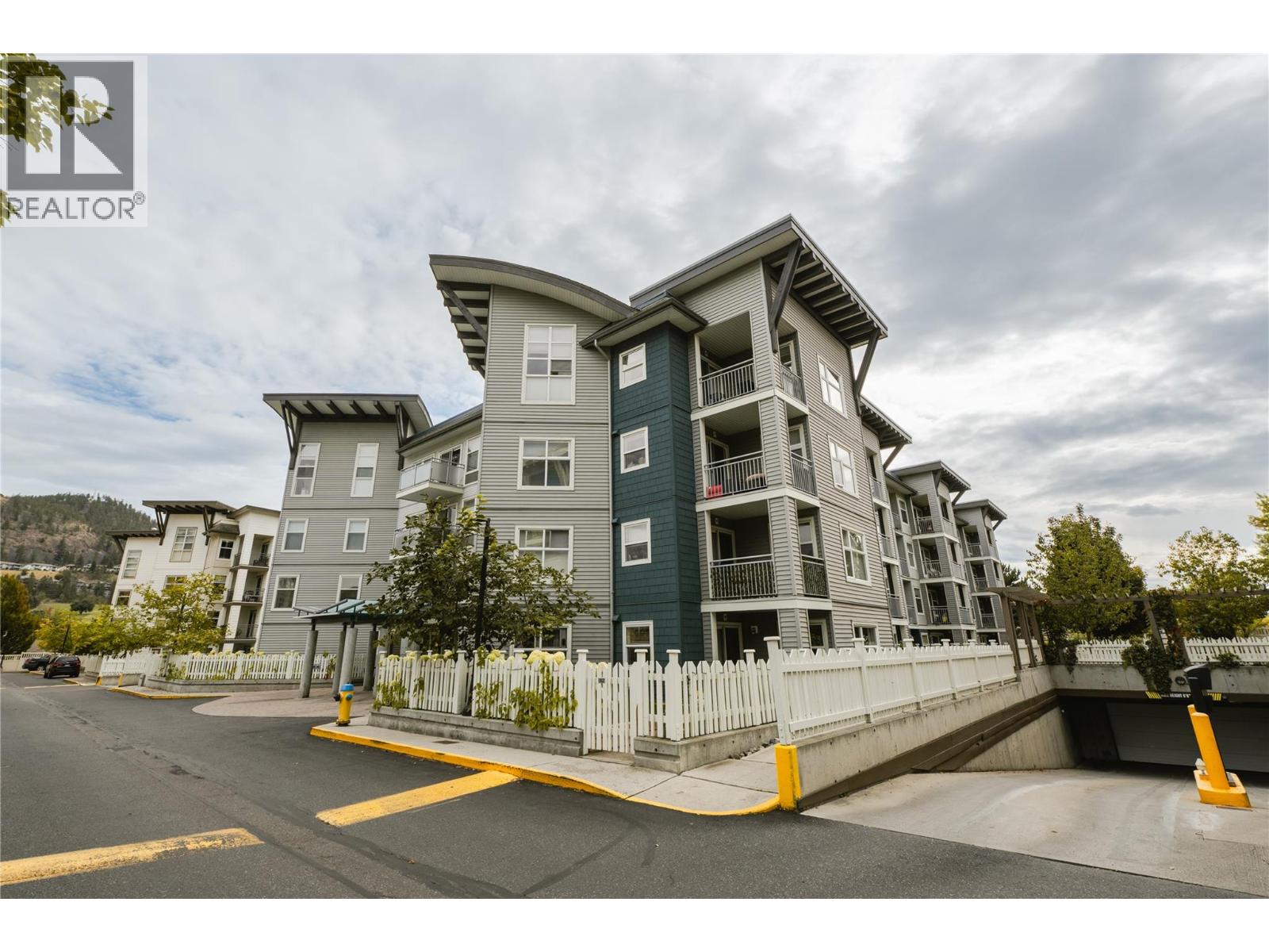 #412 563 Yates Road - 24
