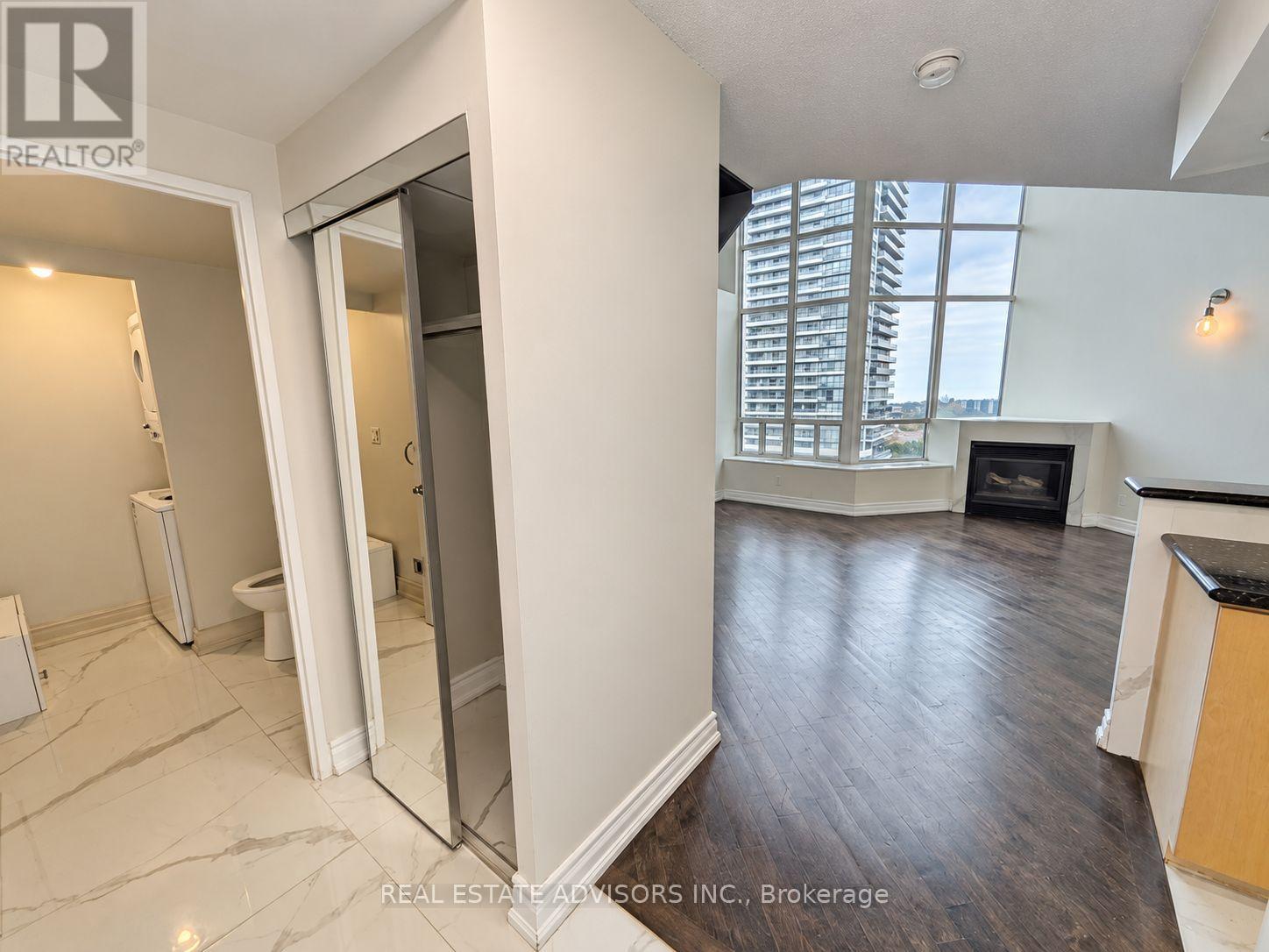 838- 250 Manitoba Street, Toronto, ON